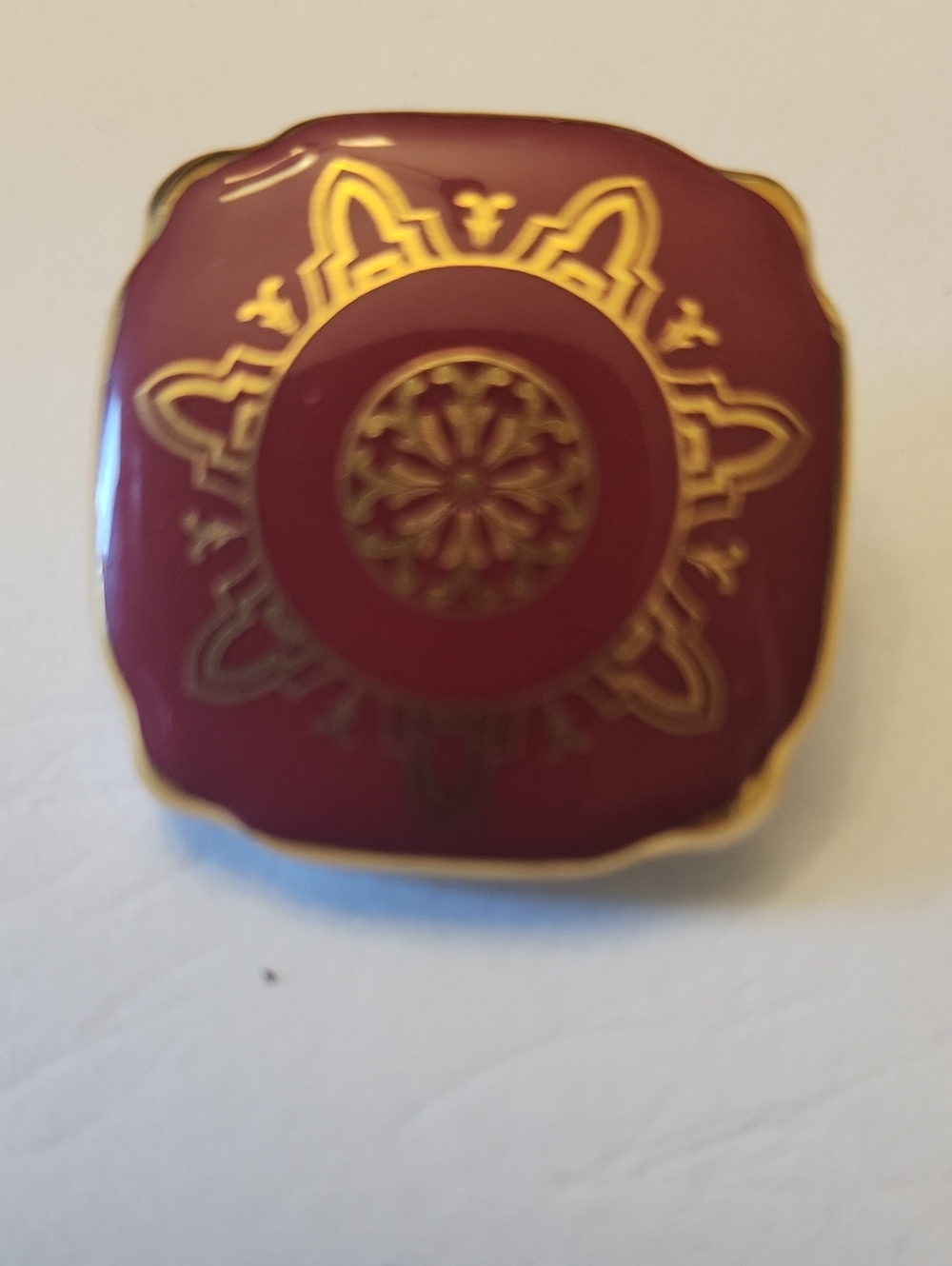 Royal Albert 100 Years Holyrood Brooch - Picture 3 of 6
